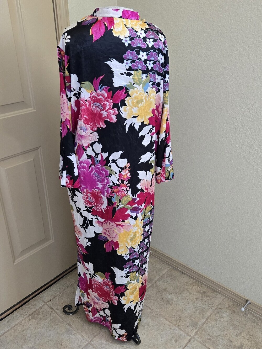 Natori floral satin caftan floral dress M - Picture 3 of 7